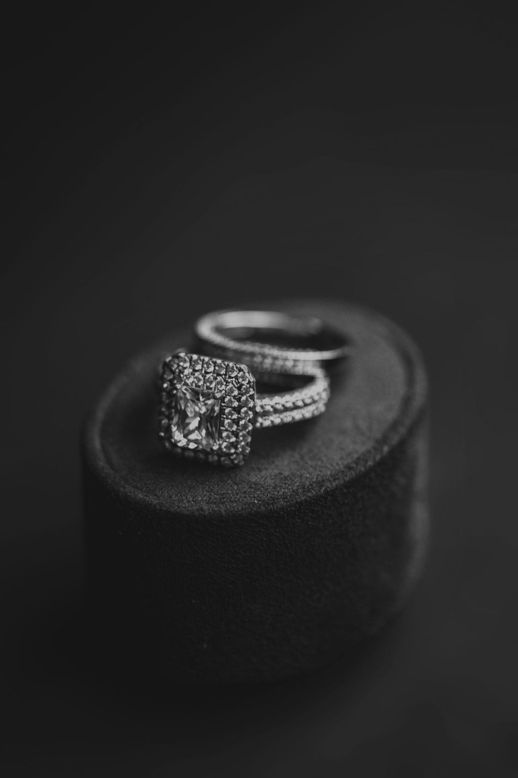 Oval Halo Diamond Ring - Babe Carat preview product image 3