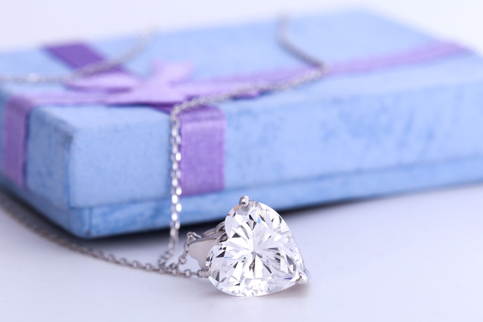 Heart Diamond Pendant - Babe Carat preview product image 1